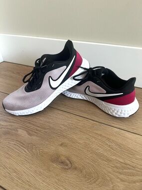 EUC Nike Women’s Revolution Running Shoes Sz 10 Rose Pink Black Maroon White
